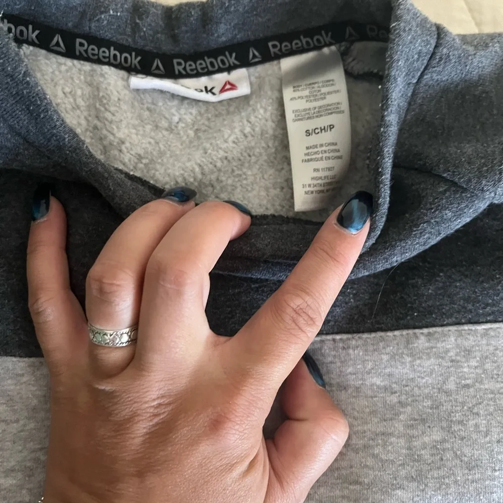 Mens Reebok Sweatshirt - Picture 2 of 3